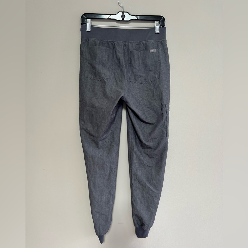 FIGS Women’s Zamora Jogger Scrub Pants in Graphite Gray, size XS - Picture 3 of 11